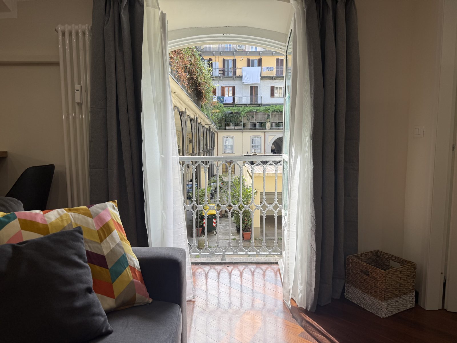 Il balcone sul cortile interno